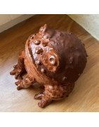 Tonkröte als Kunstwerk Braun Eine matte oder glänzende braune Glasur k